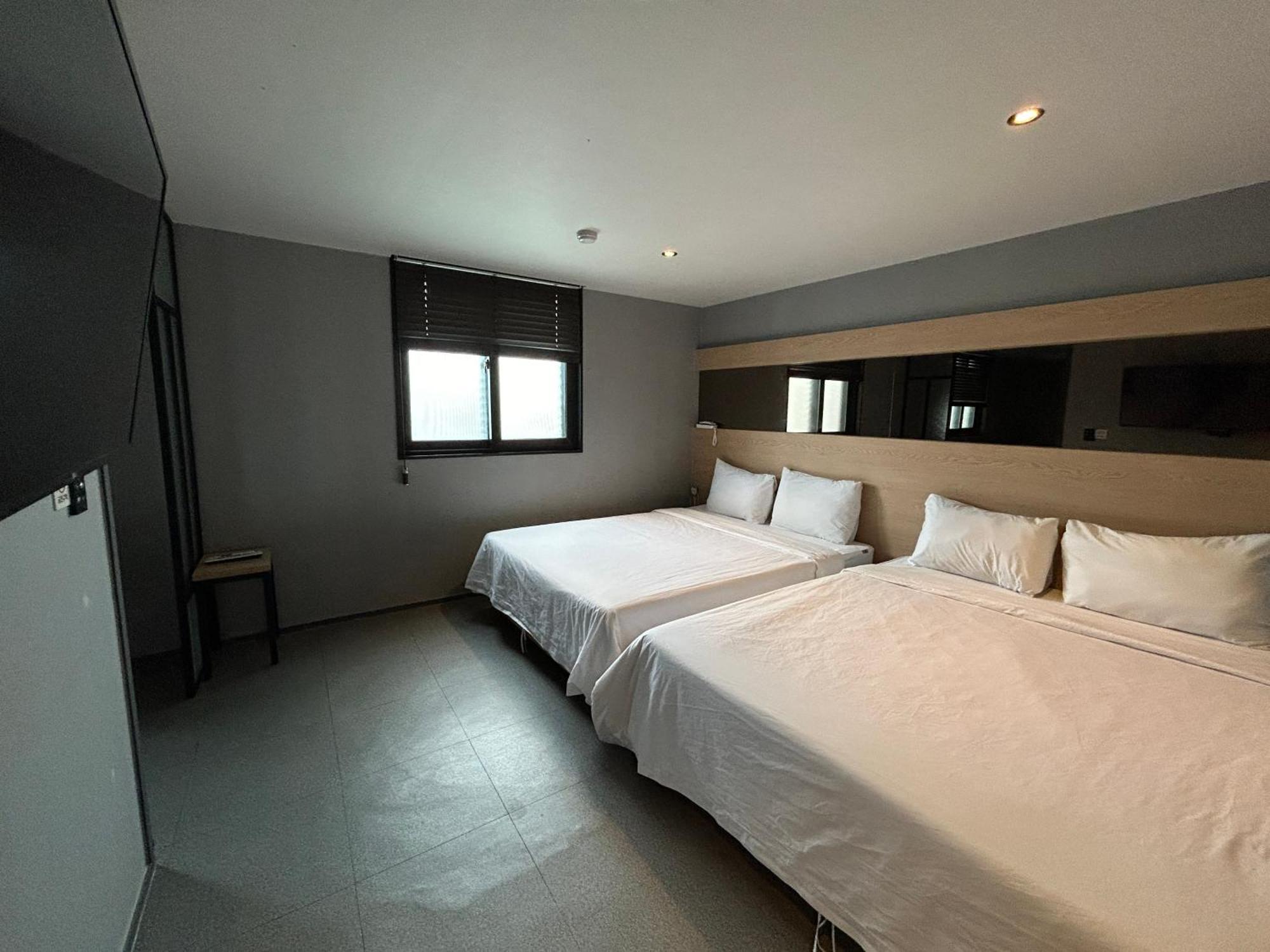Deluxe Motel Geoje Ngoại thất bức ảnh