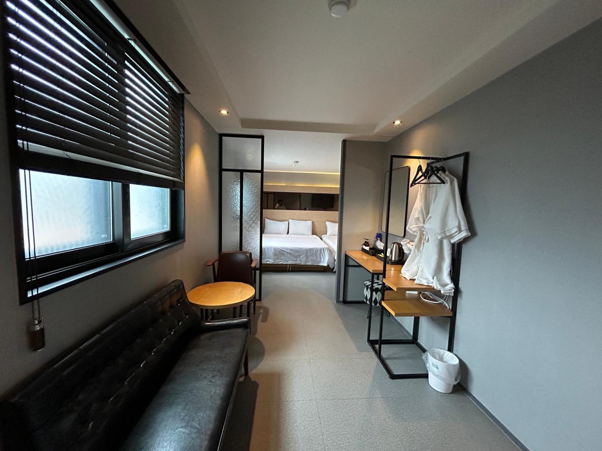 Deluxe Motel Geoje Ngoại thất bức ảnh