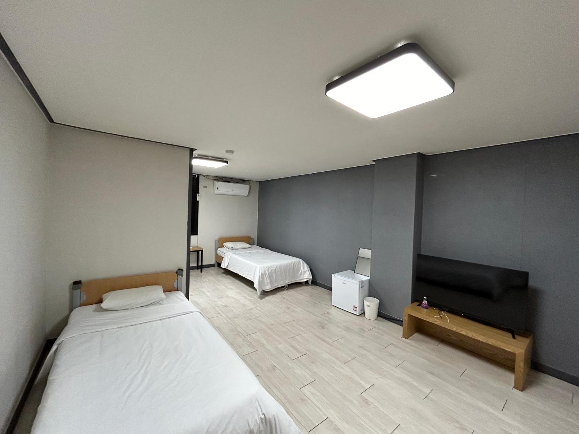 Deluxe Motel Geoje Phòng bức ảnh