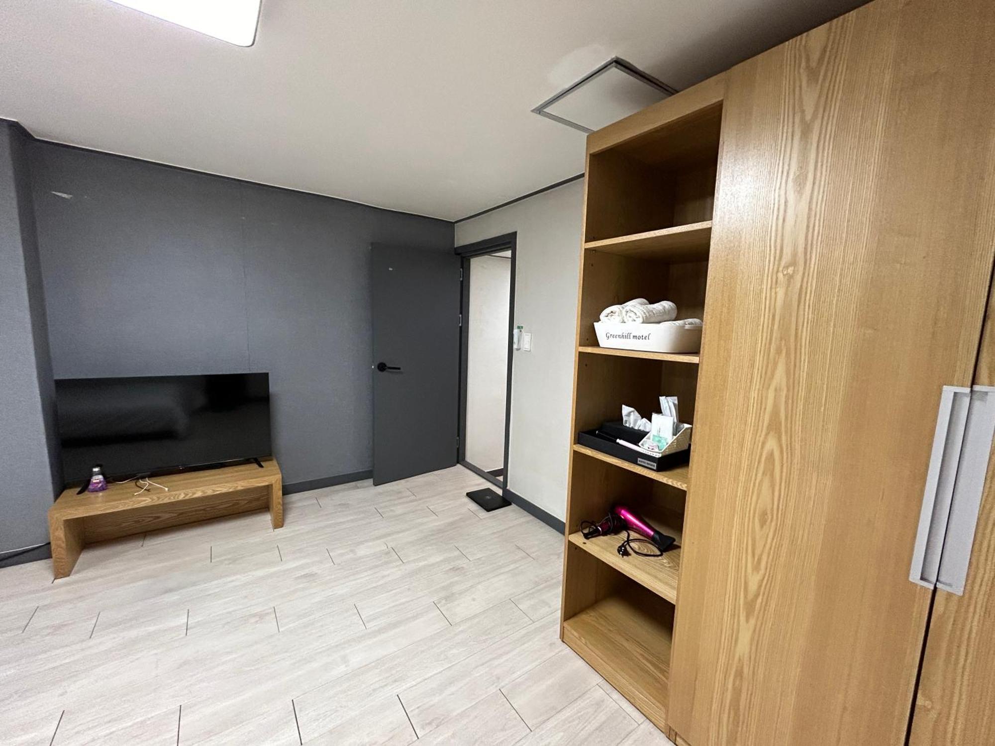 Deluxe Motel Geoje Phòng bức ảnh