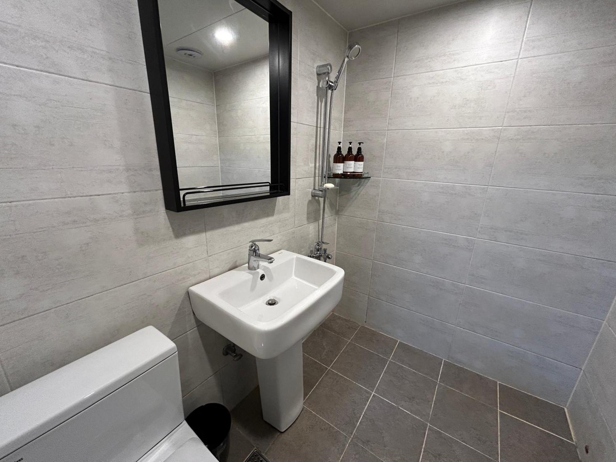 Deluxe Motel Geoje Phòng bức ảnh