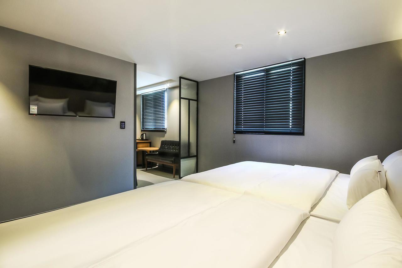 Deluxe Motel Geoje Ngoại thất bức ảnh