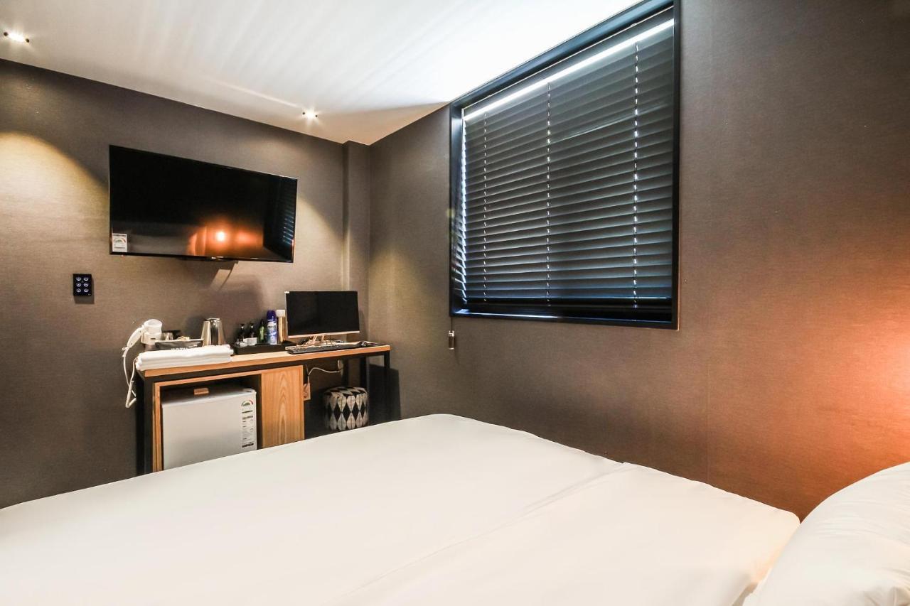 Deluxe Motel Geoje Ngoại thất bức ảnh