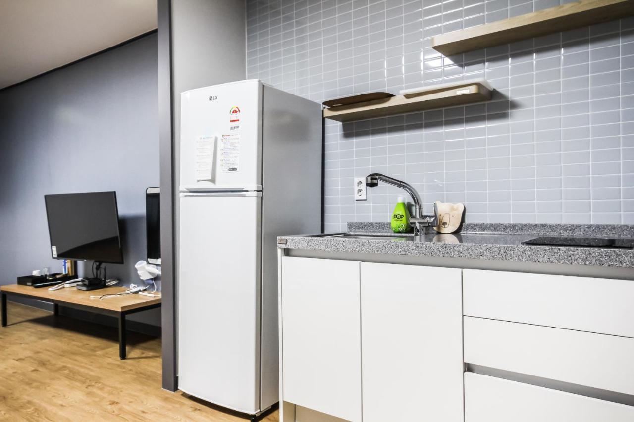 Deluxe Motel Geoje Ngoại thất bức ảnh