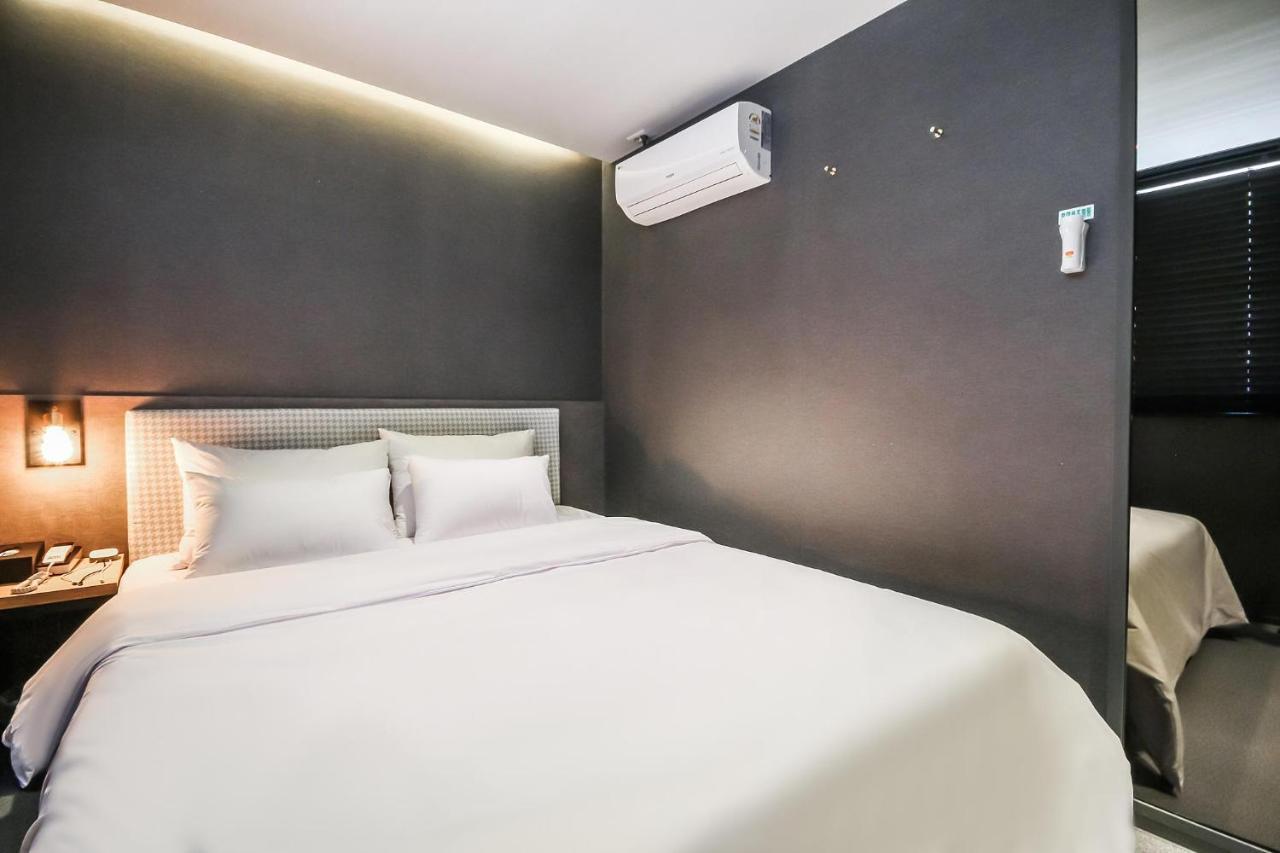 Deluxe Motel Geoje Ngoại thất bức ảnh