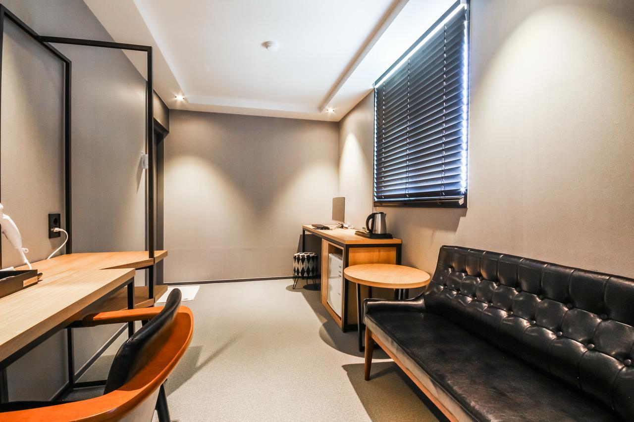 Deluxe Motel Geoje Ngoại thất bức ảnh