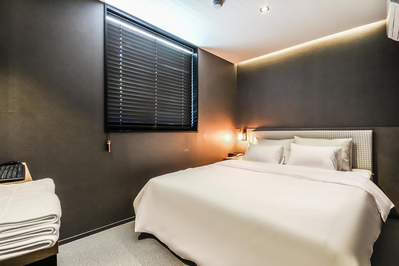 Deluxe Motel Geoje Ngoại thất bức ảnh