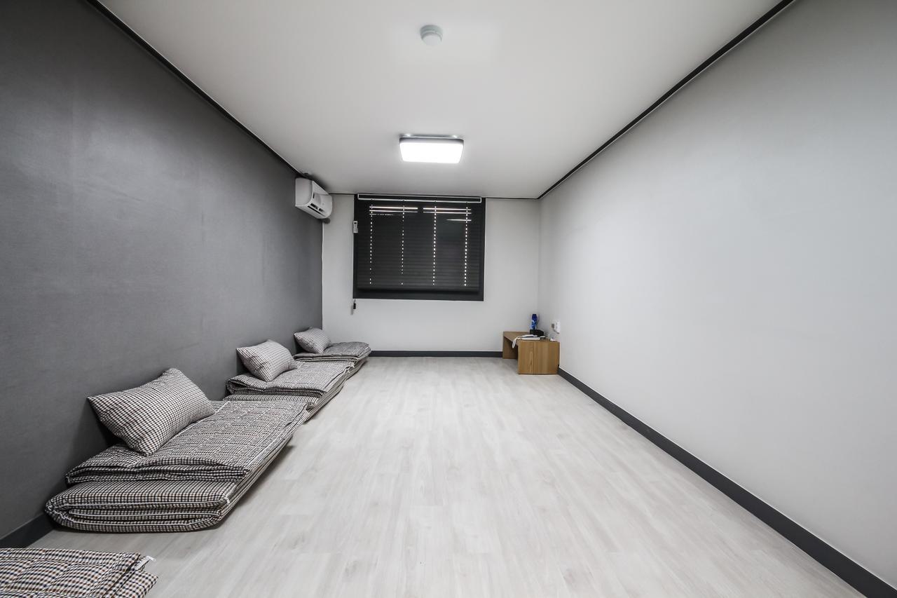 Deluxe Motel Geoje Ngoại thất bức ảnh