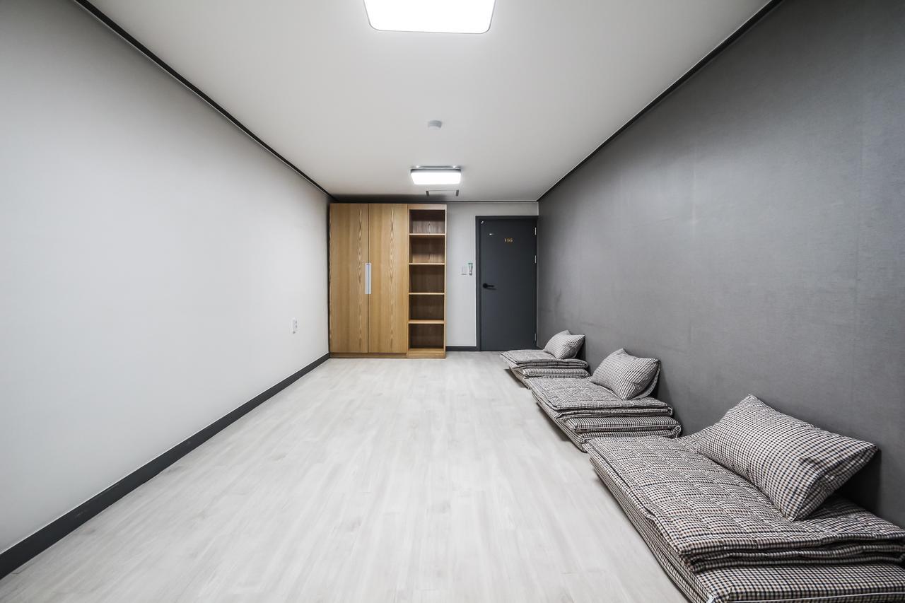 Deluxe Motel Geoje Ngoại thất bức ảnh