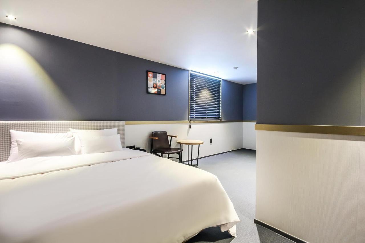 Deluxe Motel Geoje Ngoại thất bức ảnh