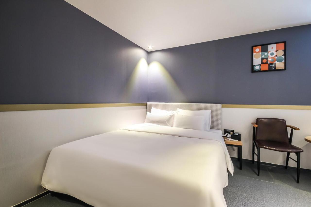 Deluxe Motel Geoje Ngoại thất bức ảnh