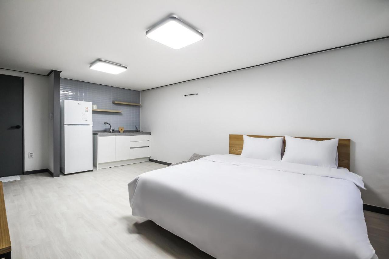 Deluxe Motel Geoje Ngoại thất bức ảnh