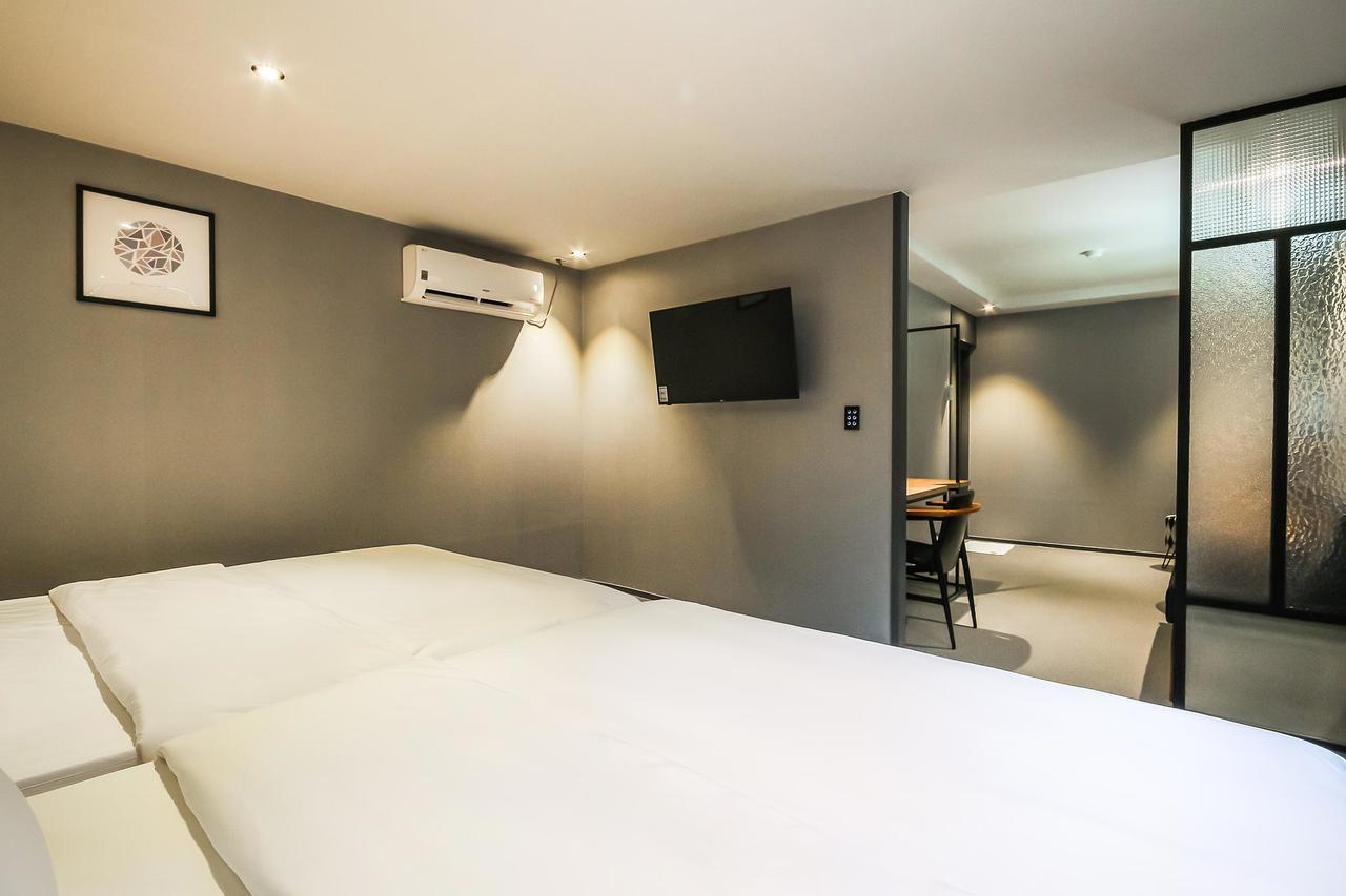 Deluxe Motel Geoje Ngoại thất bức ảnh