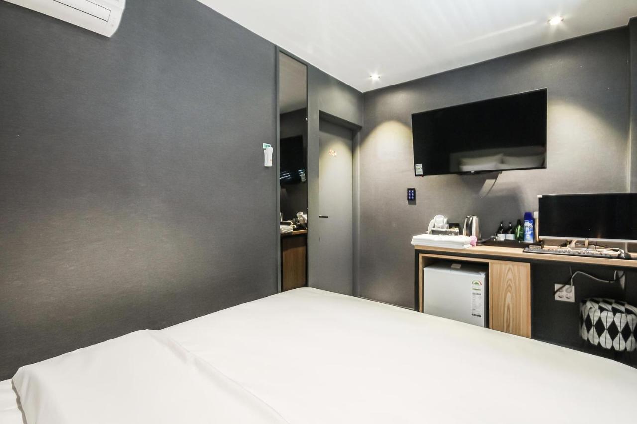 Deluxe Motel Geoje Ngoại thất bức ảnh