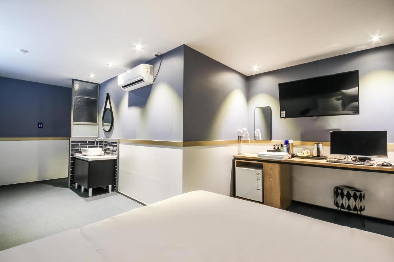 Deluxe Motel Geoje Ngoại thất bức ảnh