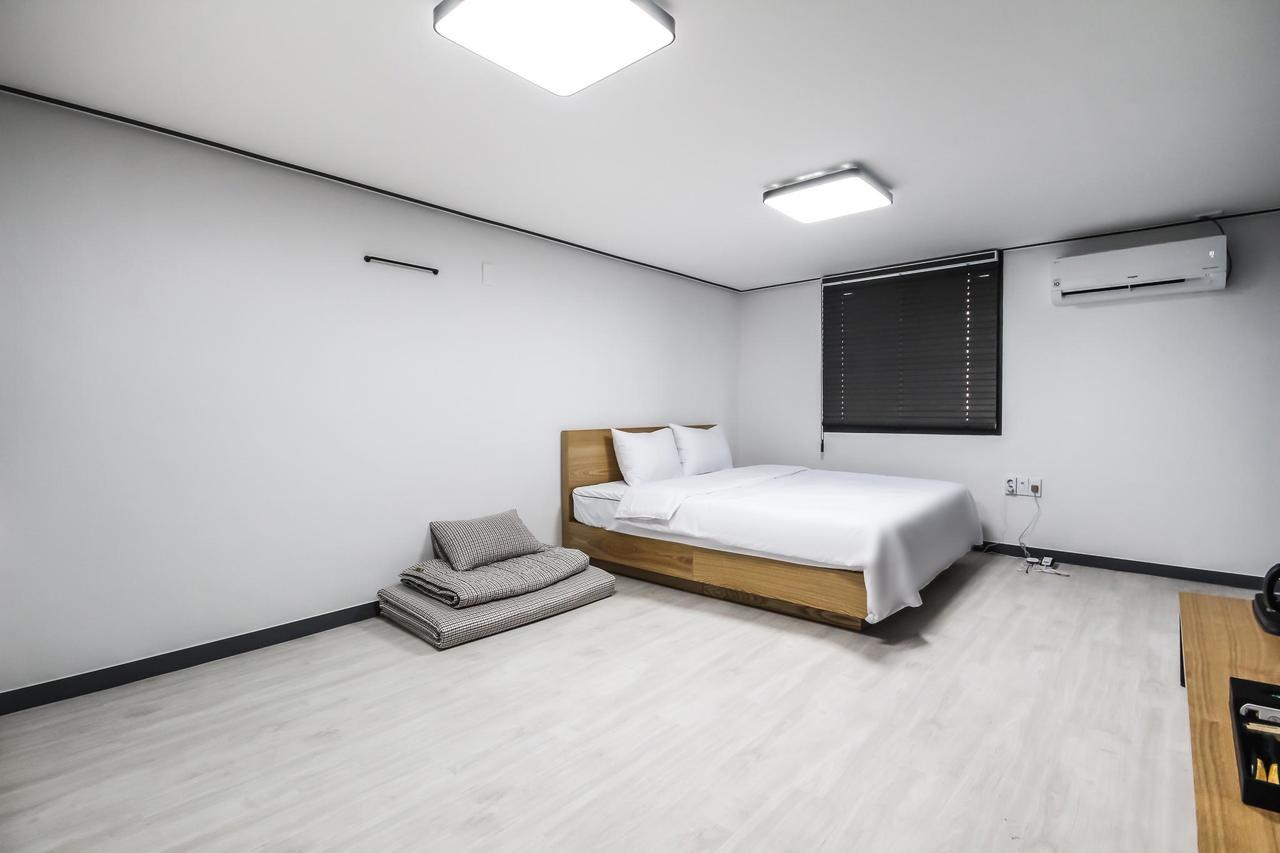 Deluxe Motel Geoje Ngoại thất bức ảnh
