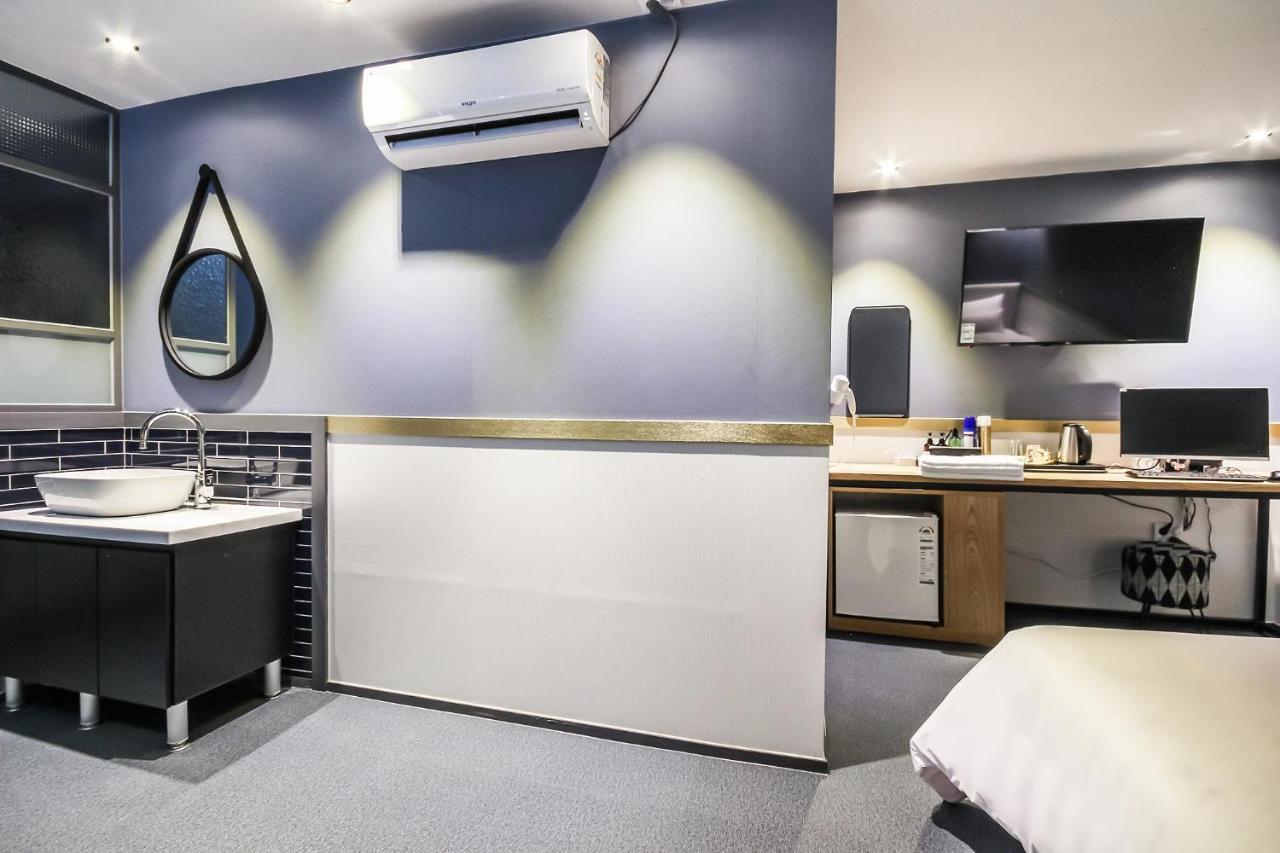 Deluxe Motel Geoje Ngoại thất bức ảnh