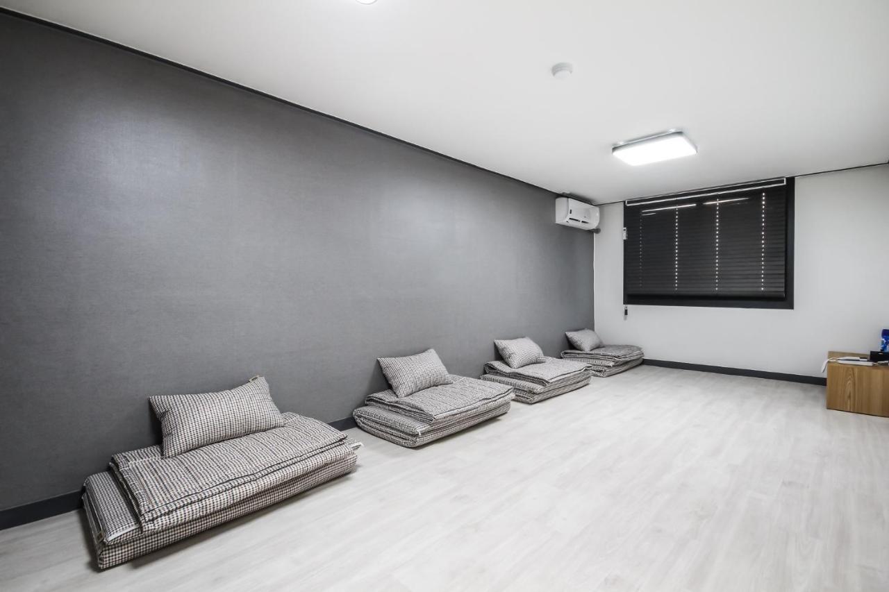 Deluxe Motel Geoje Ngoại thất bức ảnh
