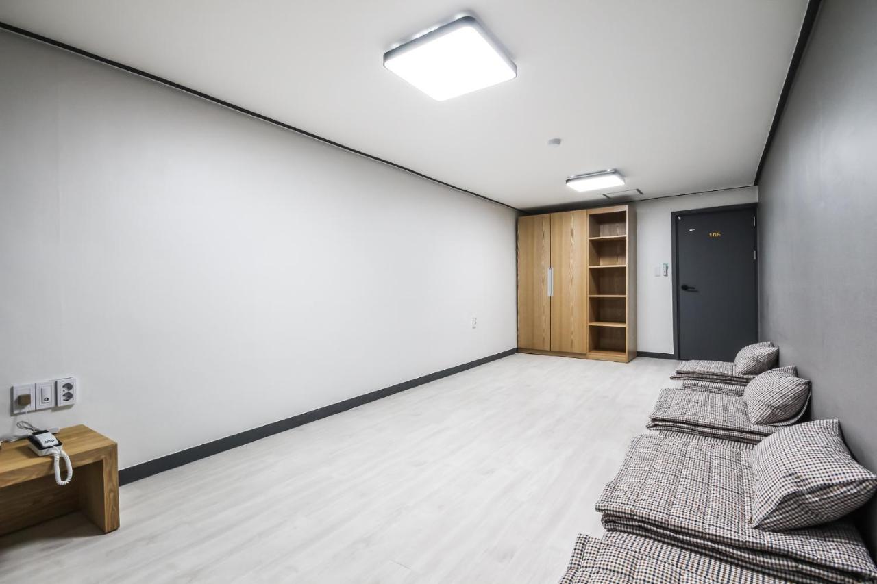 Deluxe Motel Geoje Ngoại thất bức ảnh